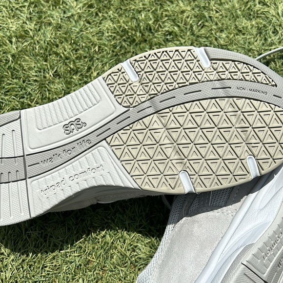 Like New SAS Women’s Tour Mesh Lace Up Sneaker, Size 6.5 WW, Dust Color - Picture 6 of 12